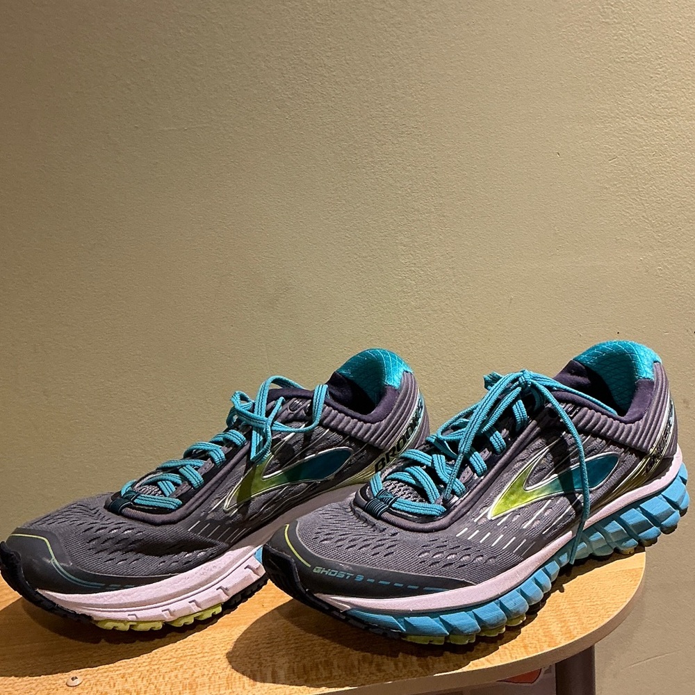 Brooks Women's Athletic Shoes in Gray and Teal
